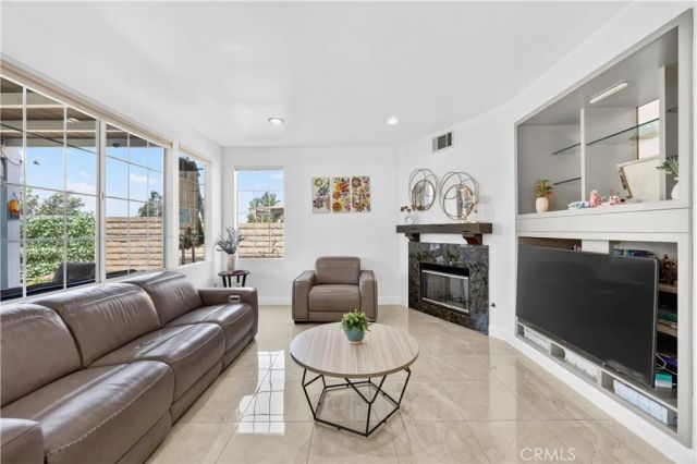 517 Shadow Ln, Simi Valley, CA 93065