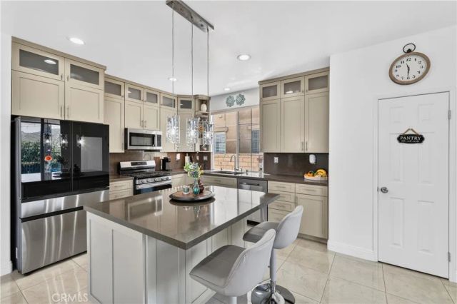 517 Shadow Ln, Simi Valley, CA 93065