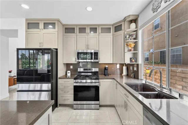 517 Shadow Ln, Simi Valley, CA 93065