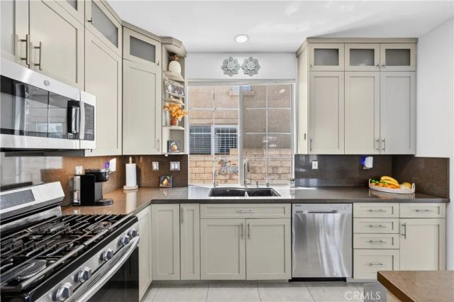 517 Shadow Ln, Simi Valley, CA 93065