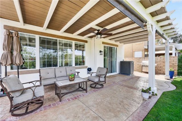 517 Shadow Ln, Simi Valley, CA 93065