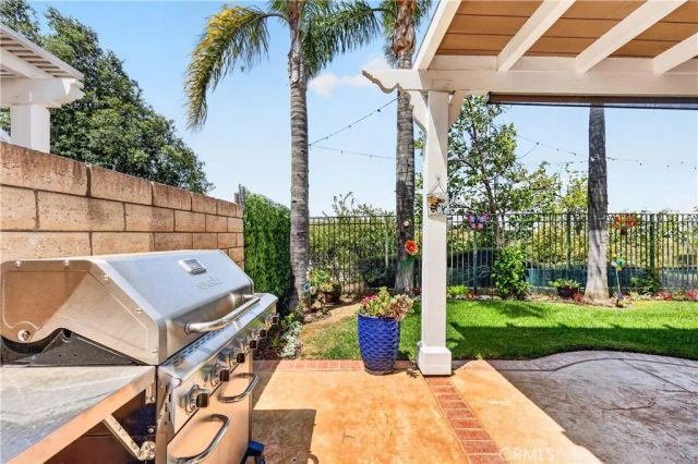 517 Shadow Ln, Simi Valley, CA 93065