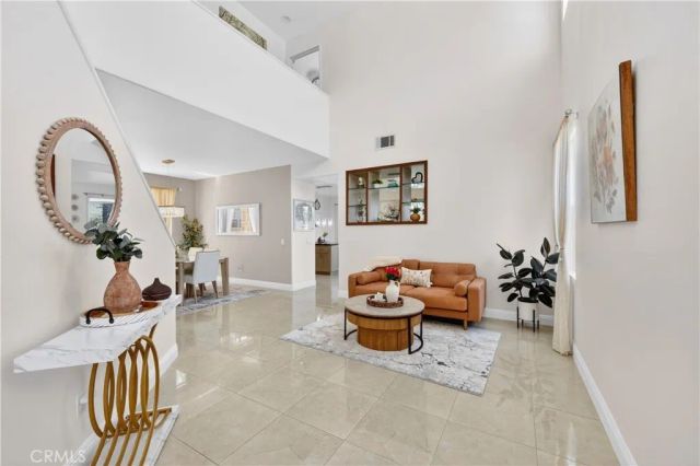 517 Shadow Ln, Simi Valley, CA 93065