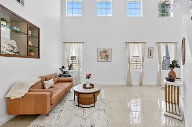 517 Shadow Ln, Simi Valley, CA 93065