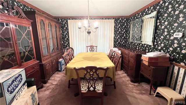 204 Holiday Lane, Hamburg, NY 14075
