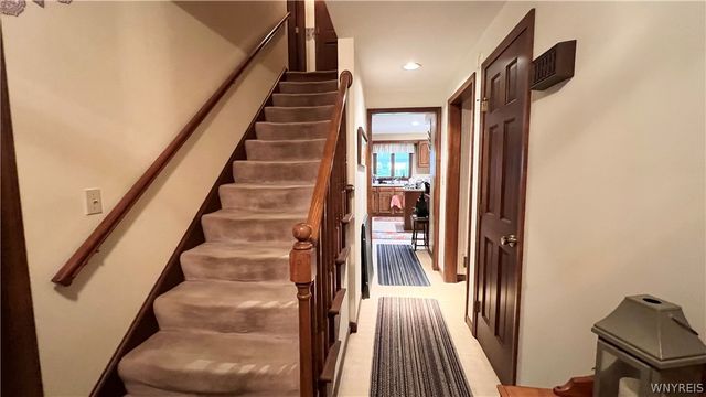 204 Holiday Lane, Hamburg, NY 14075