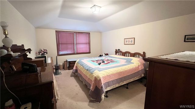 204 Holiday Lane, Hamburg, NY 14075
