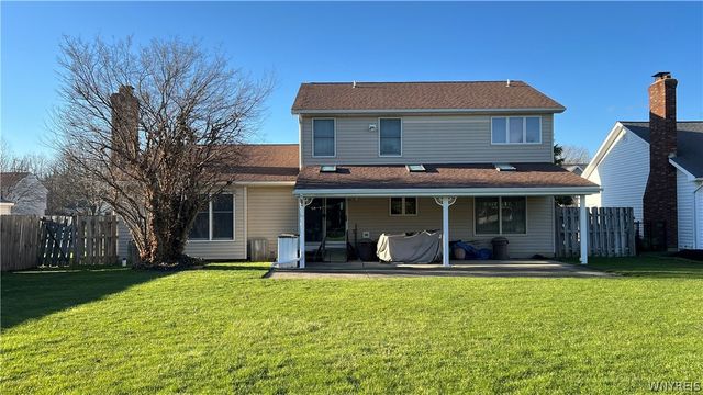 204 Holiday Lane, Hamburg, NY 14075