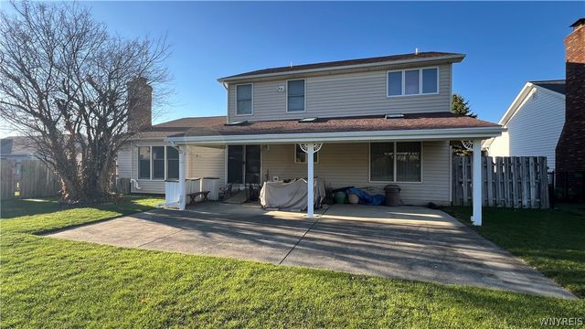 204 Holiday Lane, Hamburg, NY 14075