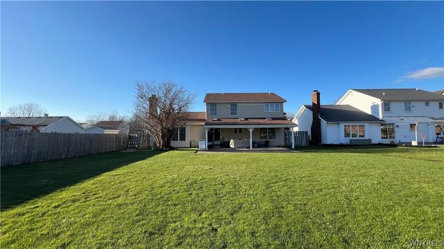 204 Holiday Lane, Hamburg, NY 14075