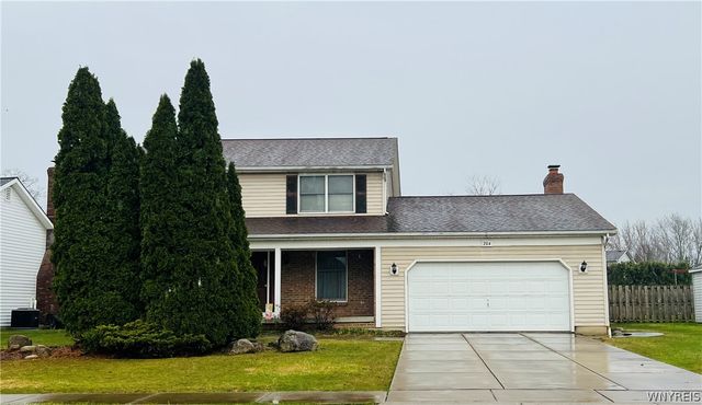 204 Holiday Lane, Hamburg, NY 14075