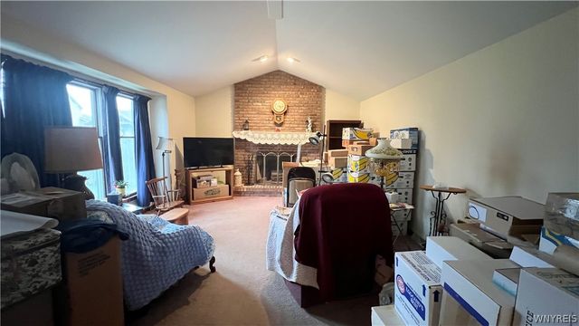 204 Holiday Lane, Hamburg, NY 14075