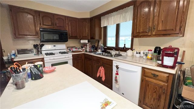 204 Holiday Lane, Hamburg, NY 14075