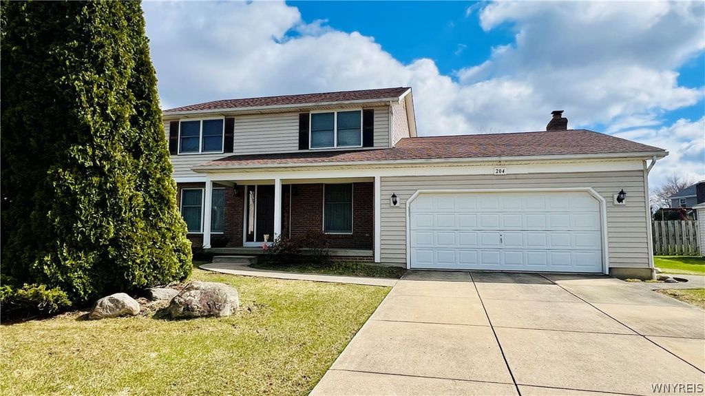 204 Holiday Lane, Hamburg, NY 14075