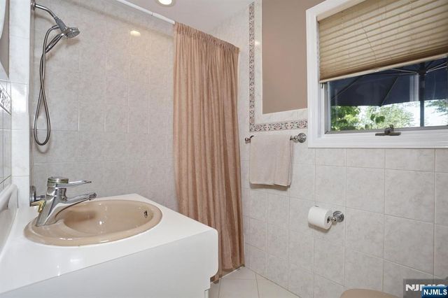 94 Smith Avenue, Bergenfield, NJ 07621