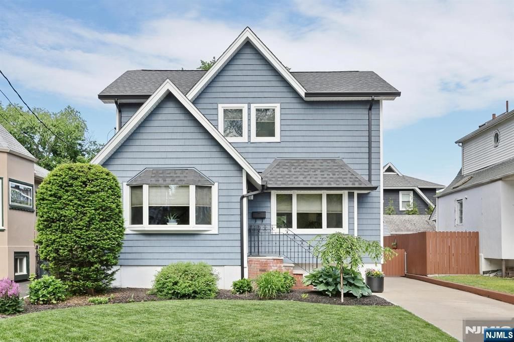 94 Smith Avenue, Bergenfield, NJ 07621