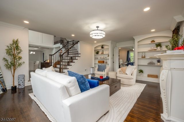11 Gates Pl, Wayne Twp., NJ 07470