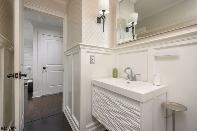 11 Gates Pl, Wayne Twp., NJ 07470