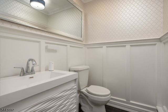 11 Gates Pl, Wayne Twp., NJ 07470