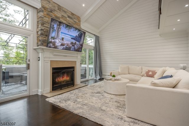 11 Gates Pl, Wayne Twp., NJ 07470