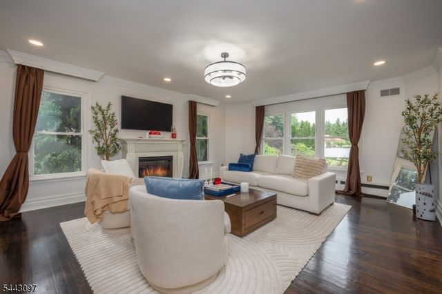 11 Gates Pl, Wayne Twp., NJ 07470