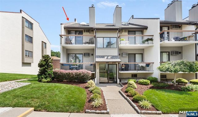 102 West Ridge Mews, Wood Ridge, NJ 07075