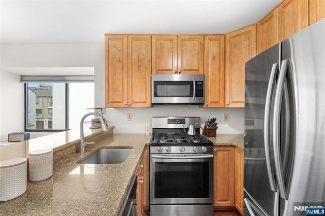 102 West Ridge Mews, Wood Ridge, NJ 07075