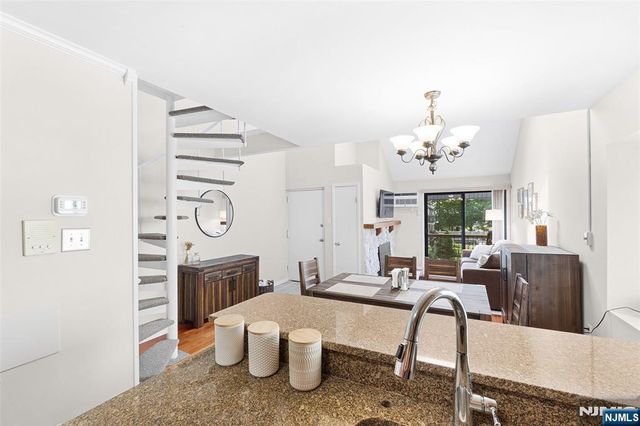 102 West Ridge Mews, Wood Ridge, NJ 07075