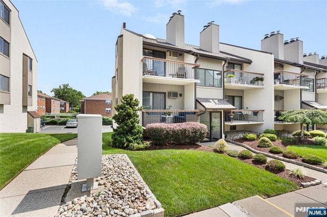 102 West Ridge Mews, Wood Ridge, NJ 07075
