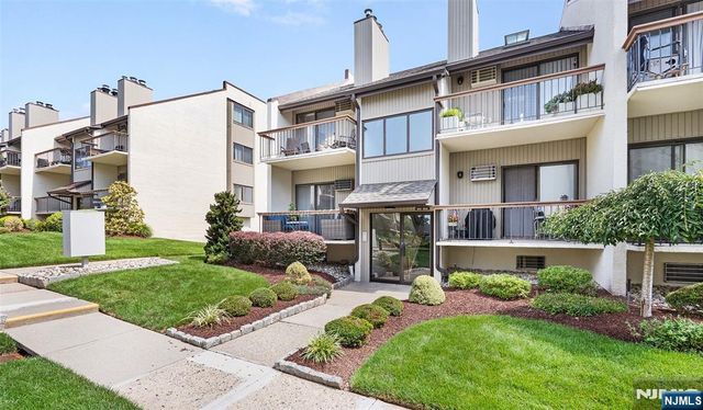 102 West Ridge Mews, Wood Ridge, NJ 07075