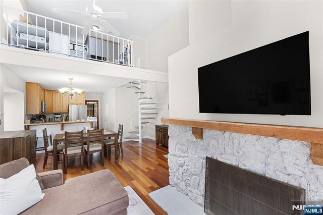 102 West Ridge Mews, Wood Ridge, NJ 07075