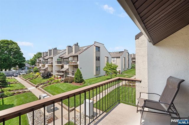 102 West Ridge Mews, Wood Ridge, NJ 07075