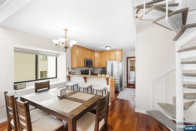 102 West Ridge Mews, Wood Ridge, NJ 07075