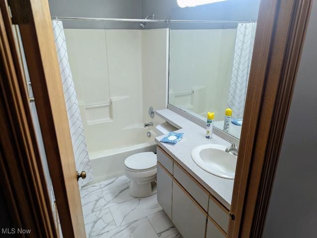 1133 Red Tail Hawk Court 6, Boardman, OH 44512