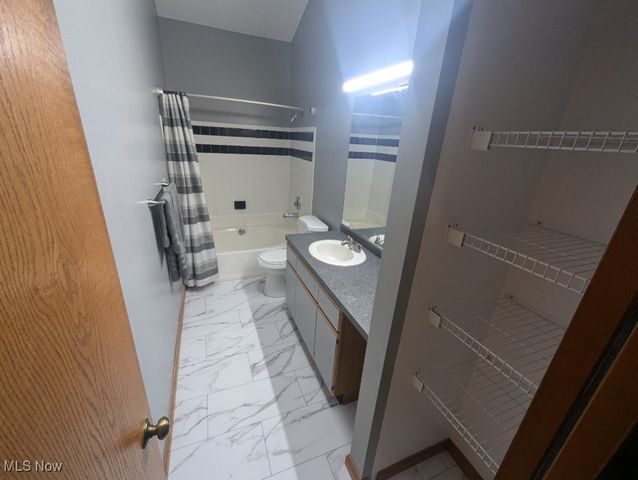 1133 Red Tail Hawk Court 6, Boardman, OH 44512