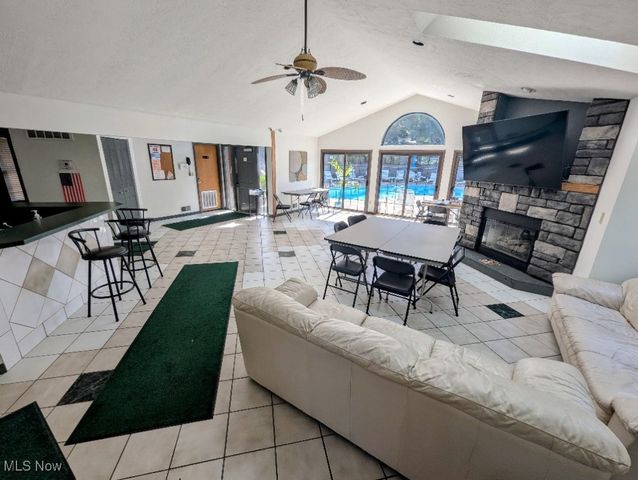 1133 Red Tail Hawk Court 6, Boardman, OH 44512