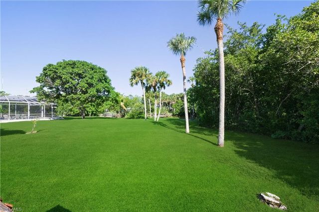 234 Riverwood RD, Naples, FL 34114