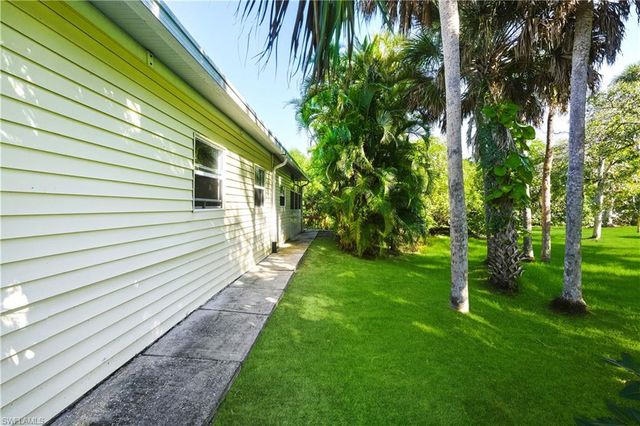 234 Riverwood RD, Naples, FL 34114