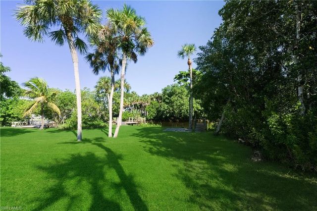 234 Riverwood RD, Naples, FL 34114