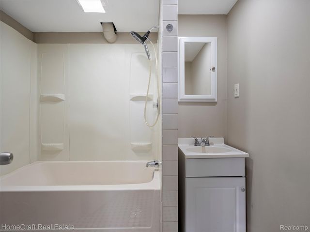 44511 N UMBERLAND Circle, Canton Charter Township, MI 48187