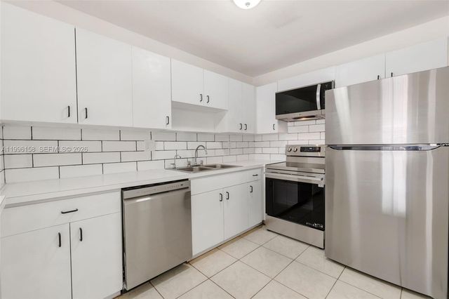 6130 W 19th Ave 305, Hialeah, FL 33012