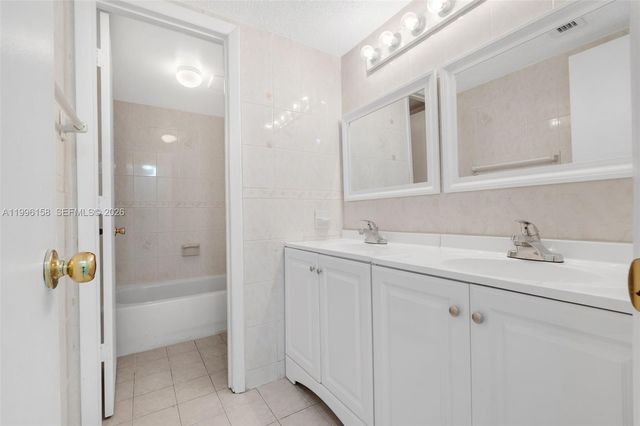 6130 W 19th Ave 305, Hialeah, FL 33012