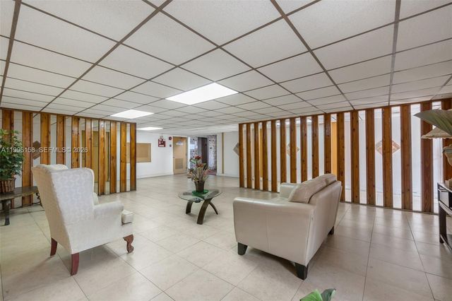 6130 W 19th Ave 305, Hialeah, FL 33012