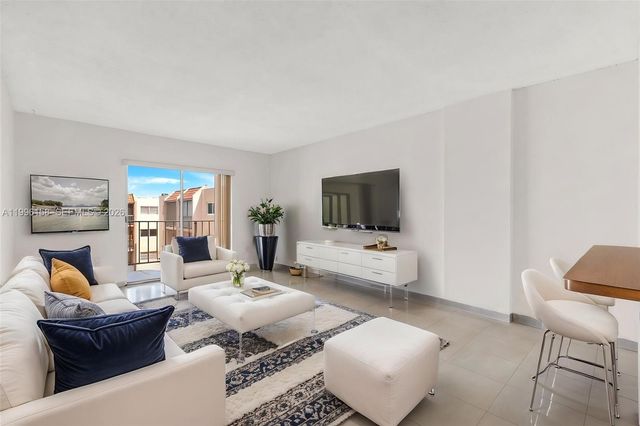 6130 W 19th Ave 305, Hialeah, FL 33012