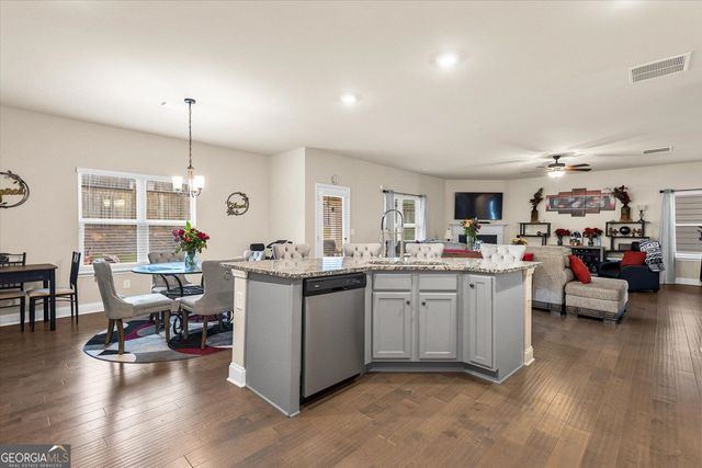 1187 Kingston Hill Drive, Loganville, GA 30052