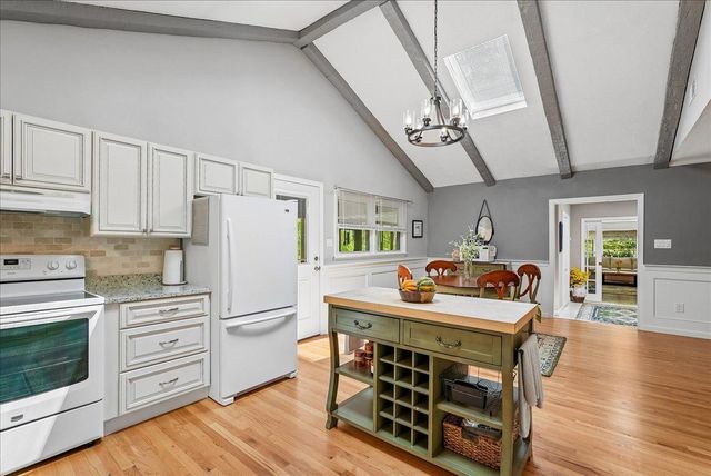 98 CLIFF LN, Bluemont, VA 20135