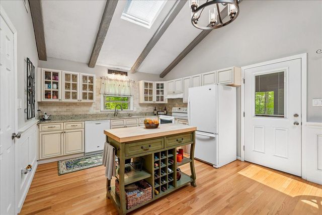 98 CLIFF LN, Bluemont, VA 20135