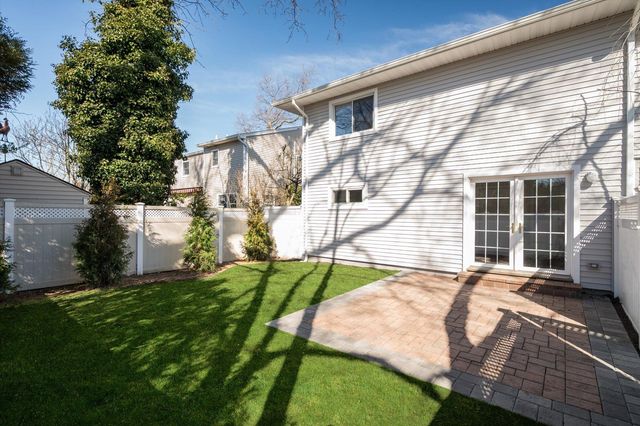1806 Monroe Avenue, Seaford, NY 11783