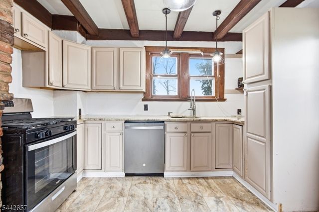 891 Amwell Rd, Hillsborough Twp., NJ 08844