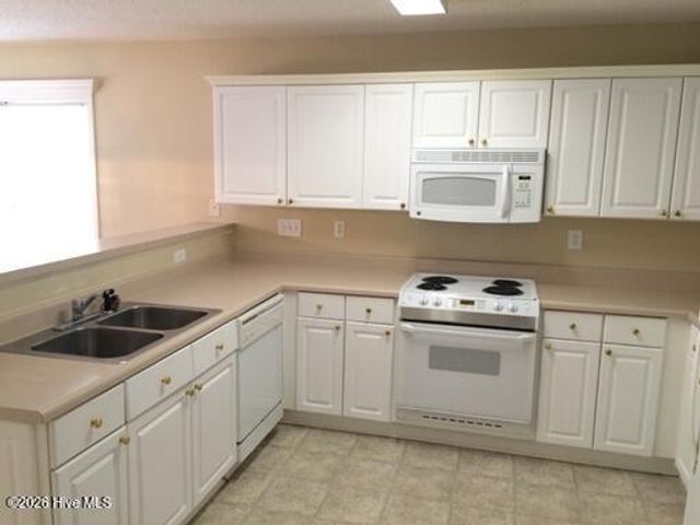 5005 Woods Edge Road, Wilmington, NC 28409